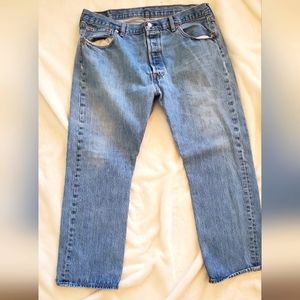 Mens levis 501 40x30 Light Wash jeans.